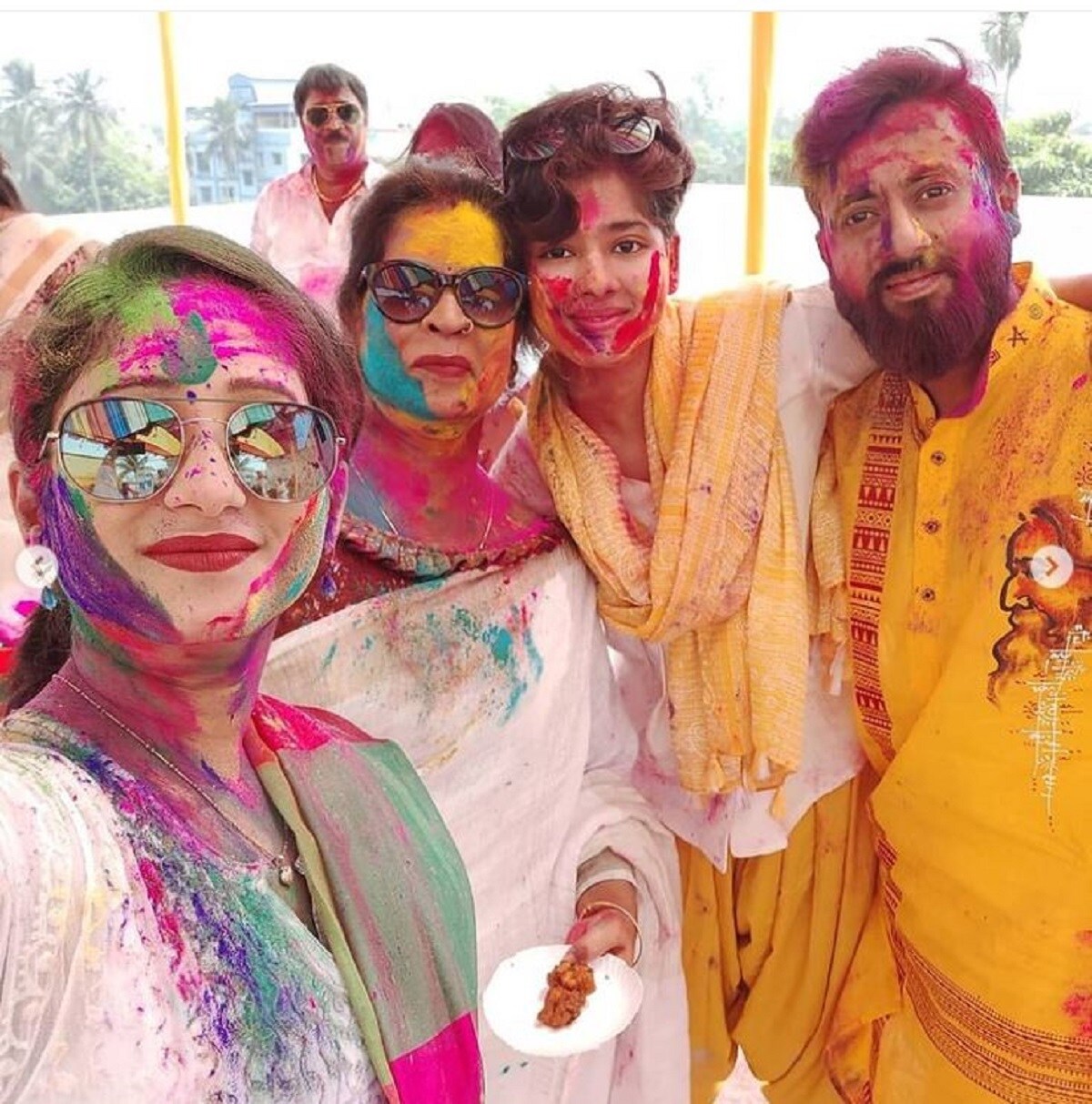 রামকৃষ্ণের চরিত্রে কয়েকদিনের মধ্যেই সকলের প্রিয় হয়ে উঠেছেন অভিনেতা সৌরভ দাস। আর রানি মার চরিত্রে দিতিপ্রিয়া তো সব সময় সকলের প্রিয়। আজ তাঁরা একসঙ্গে মেতে উঠলেন রঙ খেলায়। রামকৃষ্ণের চরিত্রে কয়েকদিনের মধ্যেই সকলের প্রিয় হয়ে উঠেছেন অভিনেতা সৌরভ দাস। আর রানি মার চরিত্রে দিতিপ্রিয়া তো সব সময় সকলের প্রিয়। আজ তাঁরা একসঙ্গে মেতে উঠলেন রঙ খেলায়।