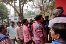 তৃণমূল ও বিজেপি পর এ বার জলঙ্গিতে পছন্দসই প্রার্থীর দাবিতে বিক্ষোভ সিপিএমে তৃণমূল ও বিজেপি পর এ বার জলঙ্গিতে পছন্দসই প্রার্থীর দাবিতে বিক্ষোভ সিপিএমে