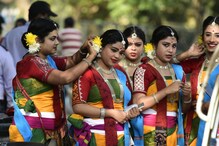 ২৪ ঘণ্টা আগে বিজ্ঞপ্তি জারি! চুপিসাড়ে বসন্ত উৎসব হয়ে গেল বিশ্বভারতীতে ২৪ ঘণ্টা আগে বিজ্ঞপ্তি জারি! চুপিসাড়ে বসন্ত উৎসব হয়ে গেল বিশ্বভারতীতে
