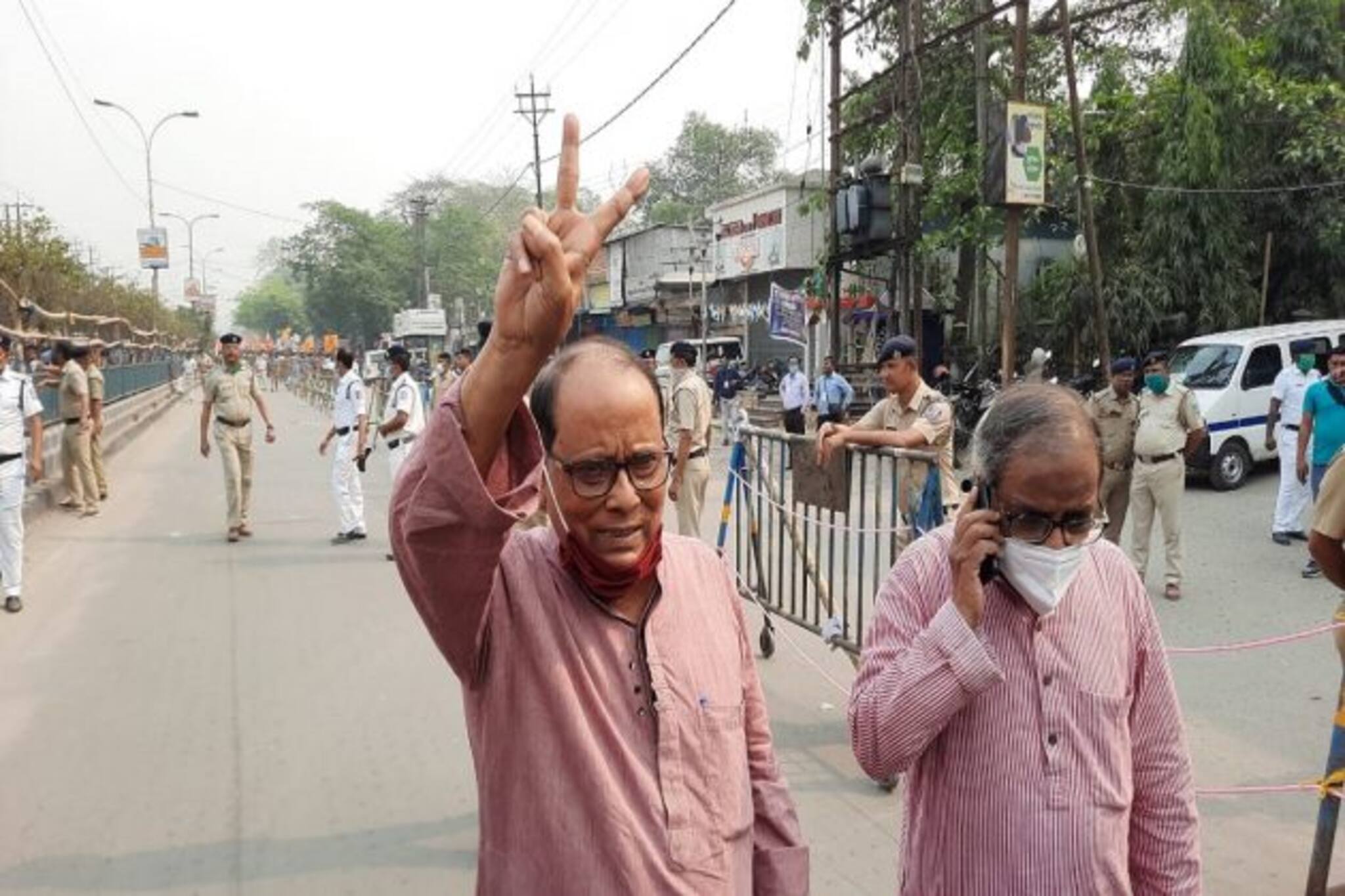 উৎসবের আবহে মনোনয়ন জমা দিলেন প্রার্থীরা,দেখে নিন, জেনে নিন
