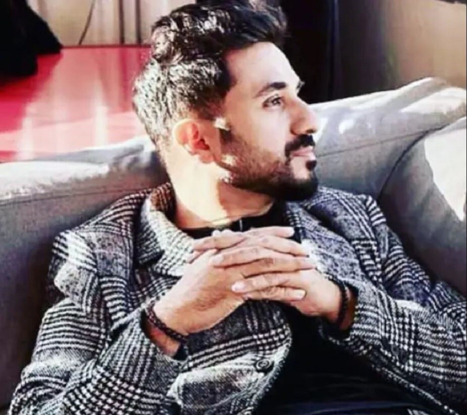 হাস্যজগতের পরিচিত নাম বীর দাস (Vir Das) কাজ করবেন জুড অ্যাপাটোজের (Judd Apatow) শো দ্য বাবল (The Bubble)-এ। হাস্যজগতের পরিচিত নাম বীর দাস (Vir Das) কাজ করবেন জুড অ্যাপাটোজের (Judd Apatow) শো দ্য বাবল (The Bubble)-এ।