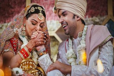 করোনার মধ্যেই খুবই ছোট করে বিয়ে সেরেছেন অভিনেত্রী কাজল আগরওয়াল। গত ৩০ অক্টোবর, ২০২০-তে গৌতম কিচলুর সঙ্গে বিয়ে করেছেন তিনি। বিয়ের পর সোমবার তাঁদের প্রথম হোলি। ফ্যানেরা অপেক্ষা করে রয়েছেন কবে তাঁদের হোলির ছবি দেখতে পাবেন। করোনার মধ্যেই খুবই ছোট করে বিয়ে সেরেছেন অভিনেত্রী কাজল আগরওয়াল। গত ৩০ অক্টোবর, ২০২০-তে গৌতম কিচলুর সঙ্গে বিয়ে করেছেন তিনি। বিয়ের পর সোমবার তাঁদের প্রথম হোলি। ফ্যানেরা অপেক্ষা করে রয়েছেন কবে তাঁদের হোলির ছবি দেখতে পাবেন।