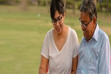 বয়স্কদের কীভাবে সাহায্য করবেন ও সম্মান জানাবেন