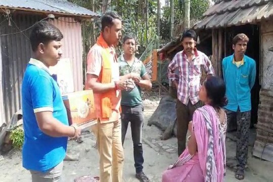 পূর্ব বর্ধমানে বাড়ি বাড়ি ঘুরে বিজেপির সমীক্ষা।