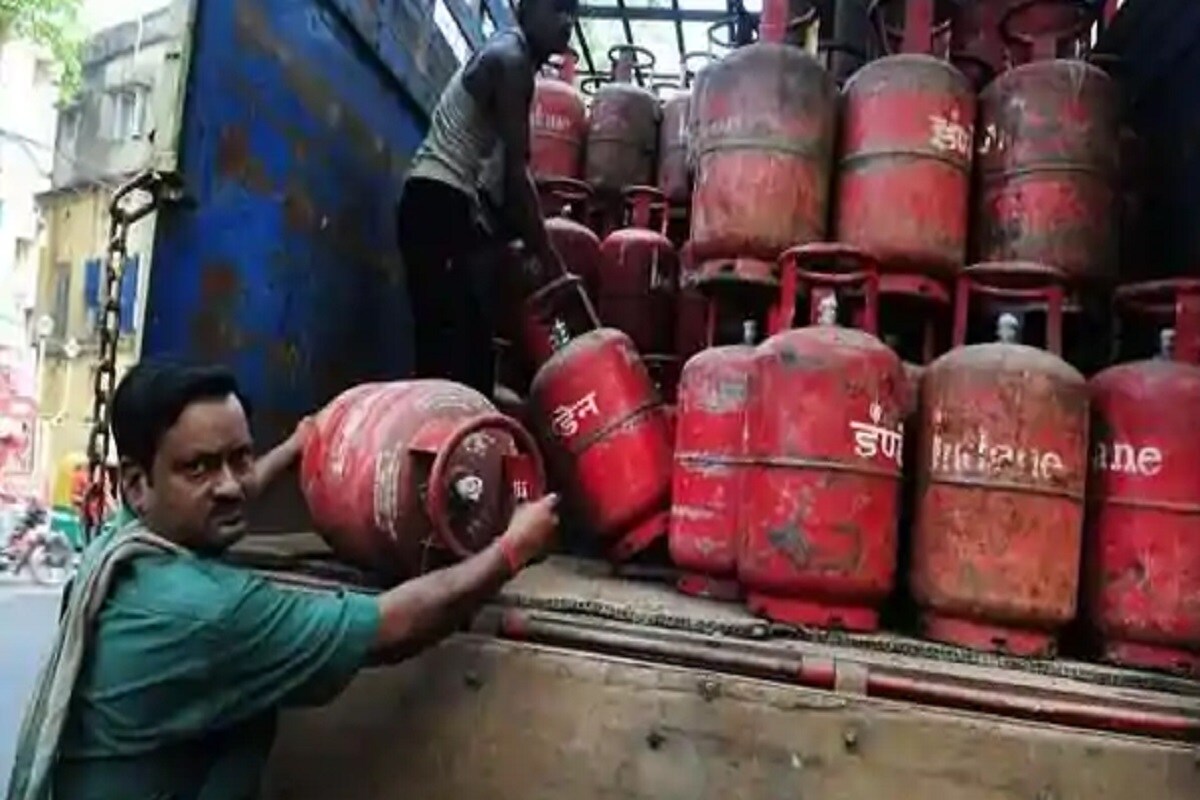 প্রথমবার পেটিএমের মাধ্যমে গ্যাস সিলিন্ডার বুকিং করলে পেয়ে যাবেন ১০০ টাকা ক্যাশব্যাক ৷ পেটিএমের মাধ্যমে পেমেন্ট করতেই পেয়ে যাবেন একটি স্ক্র্যাচ কার্ড ৷ কার্ডটি স্ক্র্যাচ করতেই জেনে যাবেন কত টাকা ক্যাশব্যাক পেয়েছেন ৷ ১০০ টাকায় ক্যাশব্যাক পাবেন এরকম নয়, এর থেকে কম টাকাও পেতে পারেন ৷ অফারটি ৩১ মার্চ ২০২১ পর্যন্ত বৈধ ৷ প্রথমবার পেটিএমের মাধ্যমে গ্যাস সিলিন্ডার বুকিং করলে পেয়ে যাবেন ১০০ টাকা ক্যাশব্যাক ৷ পেটিএমের মাধ্যমে পেমেন্ট করতেই পেয়ে যাবেন একটি স্ক্র্যাচ কার্ড ৷ কার্ডটি স্ক্র্যাচ করতেই জেনে যাবেন কত টাকা ক্যাশব্যাক পেয়েছেন ৷ ১০০ টাকায় ক্যাশব্যাক পাবেন এরকম নয়, এর থেকে কম টাকাও পেতে পারেন ৷ অফারটি ৩১ মার্চ ২০২১ পর্যন্ত বৈধ ৷