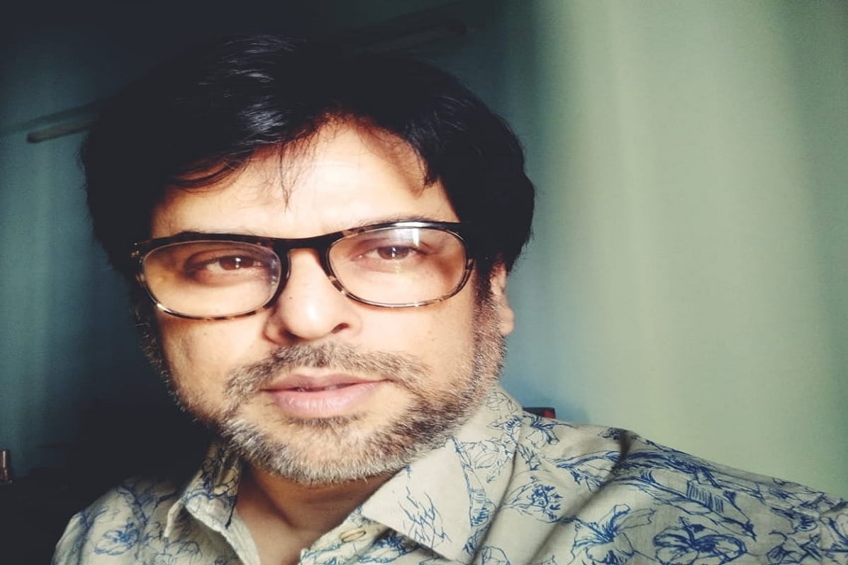 ইতিমধ্যেই নিজের মনোনয়ন জমা দিয়েছেন টালিগঞ্জের সিপিএম প্রার্থী৷ হলফনামায় দেওয়া দেবদূতের তথ্য অনুযায়ী, এই মুহূর্তে তাঁর হাতে রয়েছে নগদ তিন হাজার টাকা৷ তাঁর স্ত্রী রাজশ্রী ঘোষের হাতে রয়েছে চার হাজার টাকা৷Photo-Facebook/DebdutGhosh ইতিমধ্যেই নিজের মনোনয়ন জমা দিয়েছেন টালিগঞ্জের সিপিএম প্রার্থী৷ হলফনামায় দেওয়া দেবদূতের তথ্য অনুযায়ী, এই মুহূর্তে তাঁর হাতে রয়েছে নগদ তিন হাজার টাকা৷ তাঁর স্ত্রী রাজশ্রী ঘোষের হাতে রয়েছে চার হাজার টাকা৷Photo-Facebook/DebdutGhosh