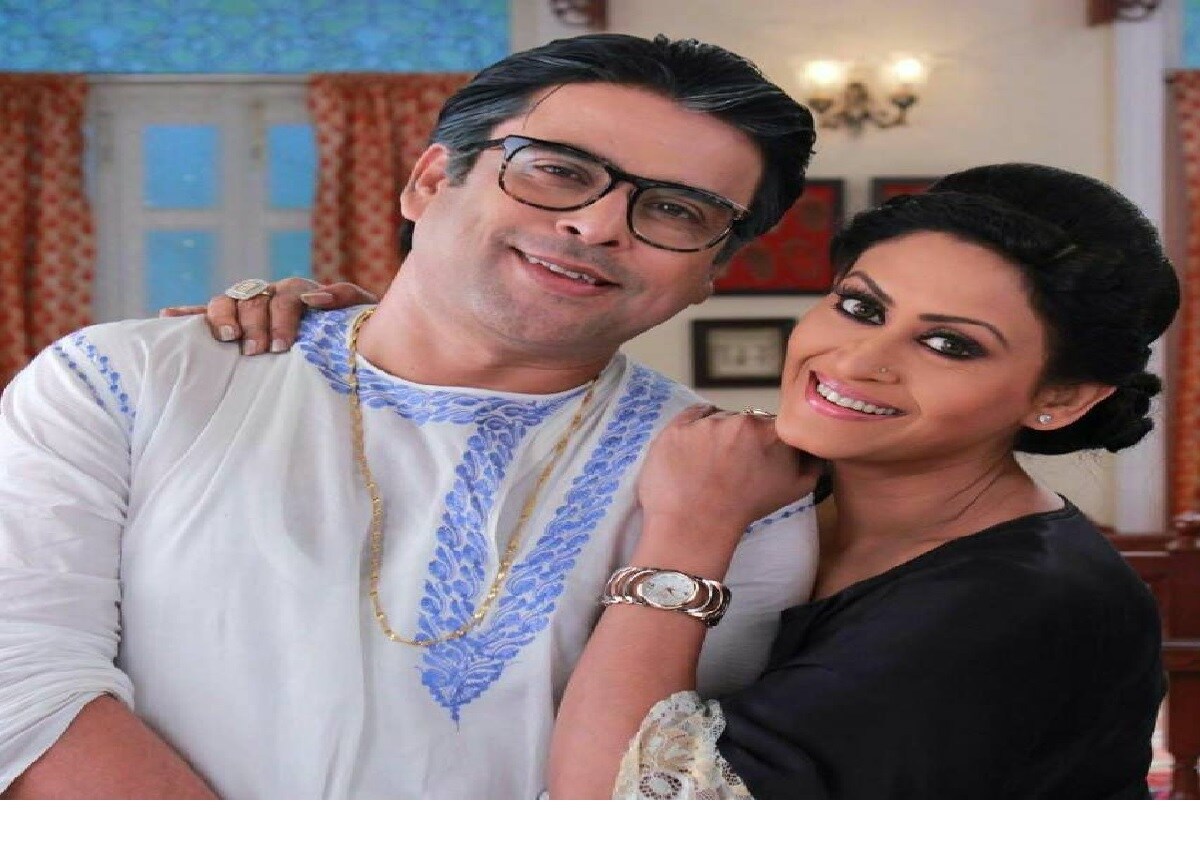 দেবদূত ঘোষ বাংলা অভিনয় জগতের দীর্ঘদিনের পুরনো মুখ৷ বিশেষত ছোটপর্দায় তাঁর জনপ্রিয়তা সংশয়াতীত৷ নিজের অভিনয়গুণেই দর্শকদের মন জয় করে নিয়েছেন এই অভিনেতা৷ এবার দুই তারকা প্রার্থীর বিরুদ্ধে টালিগঞ্জে কঠিন পরীক্ষা দেবদূতের৷Photo-Facebook/DebdutGhosh দেবদূত ঘোষ বাংলা অভিনয় জগতের দীর্ঘদিনের পুরনো মুখ৷ বিশেষত ছোটপর্দায় তাঁর জনপ্রিয়তা সংশয়াতীত৷ নিজের অভিনয়গুণেই দর্শকদের মন জয় করে নিয়েছেন এই অভিনেতা৷ এবার দুই তারকা প্রার্থীর বিরুদ্ধে টালিগঞ্জে কঠিন পরীক্ষা দেবদূতের৷Photo-Facebook/DebdutGhosh
