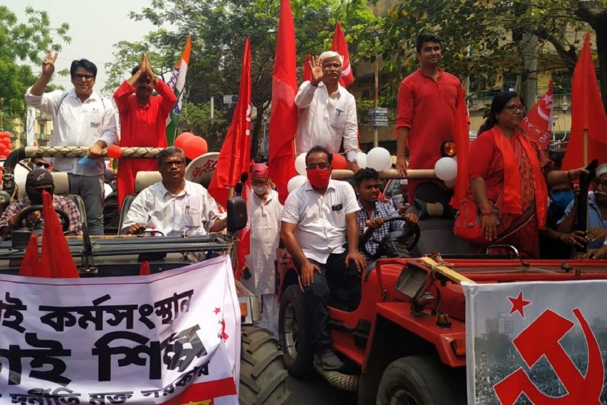 হলফনামায় অভিনেতা জানিয়েছেন, তাঁর নিজের নামে কোনও জমি নেই, এমন কি কোনও বাড়ির বা ফ্ল্যাটেরও মালিক নন তিনি৷ তাঁর স্ত্রীর নামে কসবায় একটি ৭০২ বর্গ ফুটের ফ্ল্যাট রয়েছে৷ যার বর্তমান বাজার মূল্য ৪৫ লক্ষ টাকা৷Photo-Facebook/DebdutGhosh হলফনামায় অভিনেতা জানিয়েছেন, তাঁর নিজের নামে কোনও জমি নেই, এমন কি কোনও বাড়ির বা ফ্ল্যাটেরও মালিক নন তিনি৷ তাঁর স্ত্রীর নামে কসবায় একটি ৭০২ বর্গ ফুটের ফ্ল্যাট রয়েছে৷ যার বর্তমান বাজার মূল্য ৪৫ লক্ষ টাকা৷Photo-Facebook/DebdutGhosh