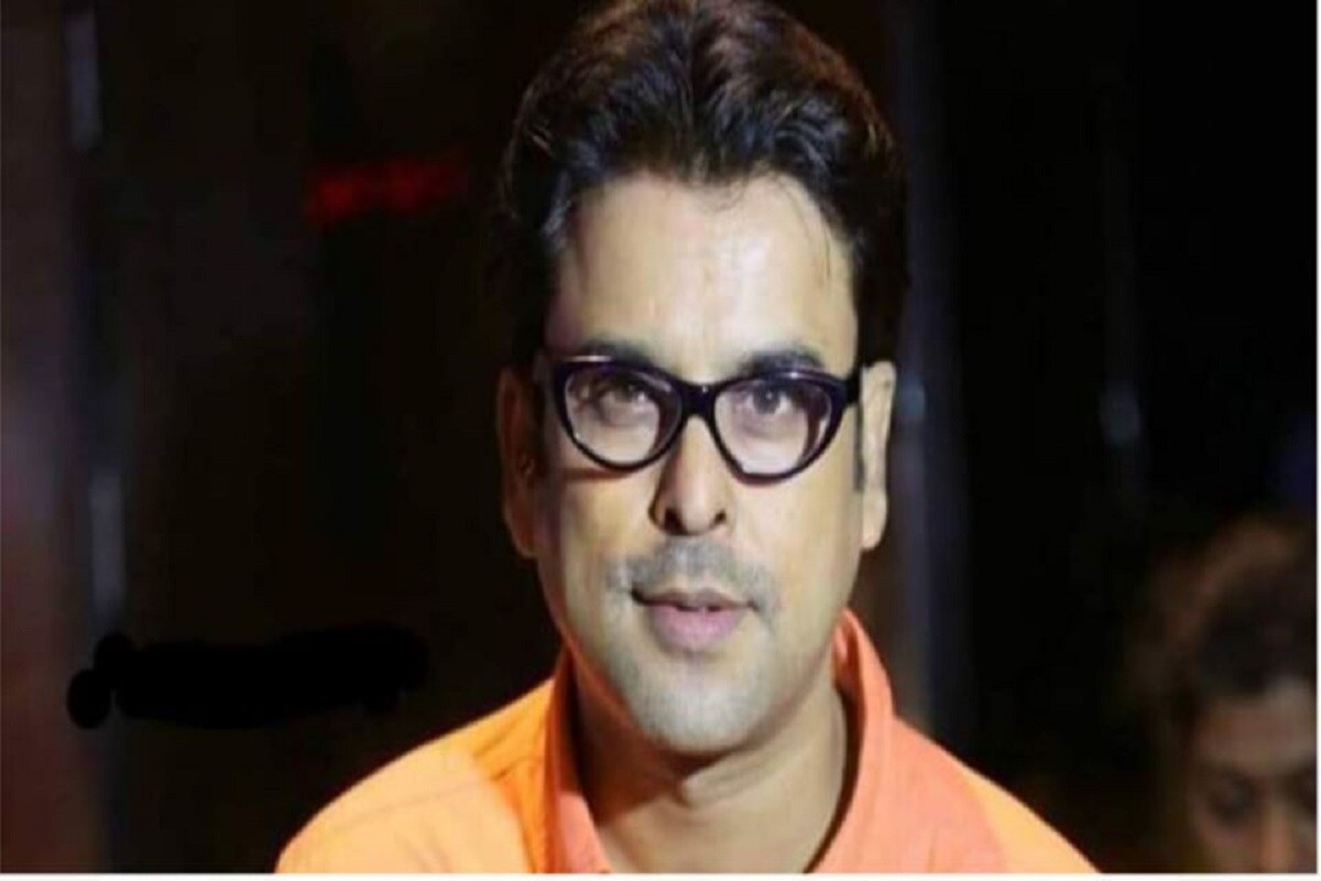 দেবদূত ঘোষের হলফনামা অনুযায়ী, তিনি ১৯৯৬ সালে কলকাতা বিশ্ববিদ্যালয় থেকে ইংরেজিতে এমএ পাশ করেছেন৷Photo-Facebook/DebdutGhosh দেবদূত ঘোষের হলফনামা অনুযায়ী, তিনি ১৯৯৬ সালে কলকাতা বিশ্ববিদ্যালয় থেকে ইংরেজিতে এমএ পাশ করেছেন৷Photo-Facebook/DebdutGhosh