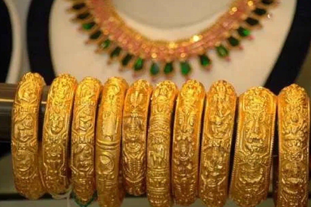 সোনার পাশাপাশি রুপোর দামও এদিন কমেছে ৷ দিল্লির সরাফা বাজারে রুপোর দাম ০.৫ শতাংশ কমে প্রতি কিলোগ্রামে ৬৭১৭৭ টাকা হয়ে গিয়েছে ৷ আন্তর্জাতিক বাজারে রুপোর দাম ২৬.১১ ডলার প্রতি আউন্স হয়ে গিয়েছে ৷ সোনার পাশাপাশি রুপোর দামও এদিন কমেছে ৷ দিল্লির সরাফা বাজারে রুপোর দাম ০.৫ শতাংশ কমে প্রতি কিলোগ্রামে ৬৭১৭৭ টাকা হয়ে গিয়েছে ৷ আন্তর্জাতিক বাজারে রুপোর দাম ২৬.১১ ডলার প্রতি আউন্স হয়ে গিয়েছে ৷