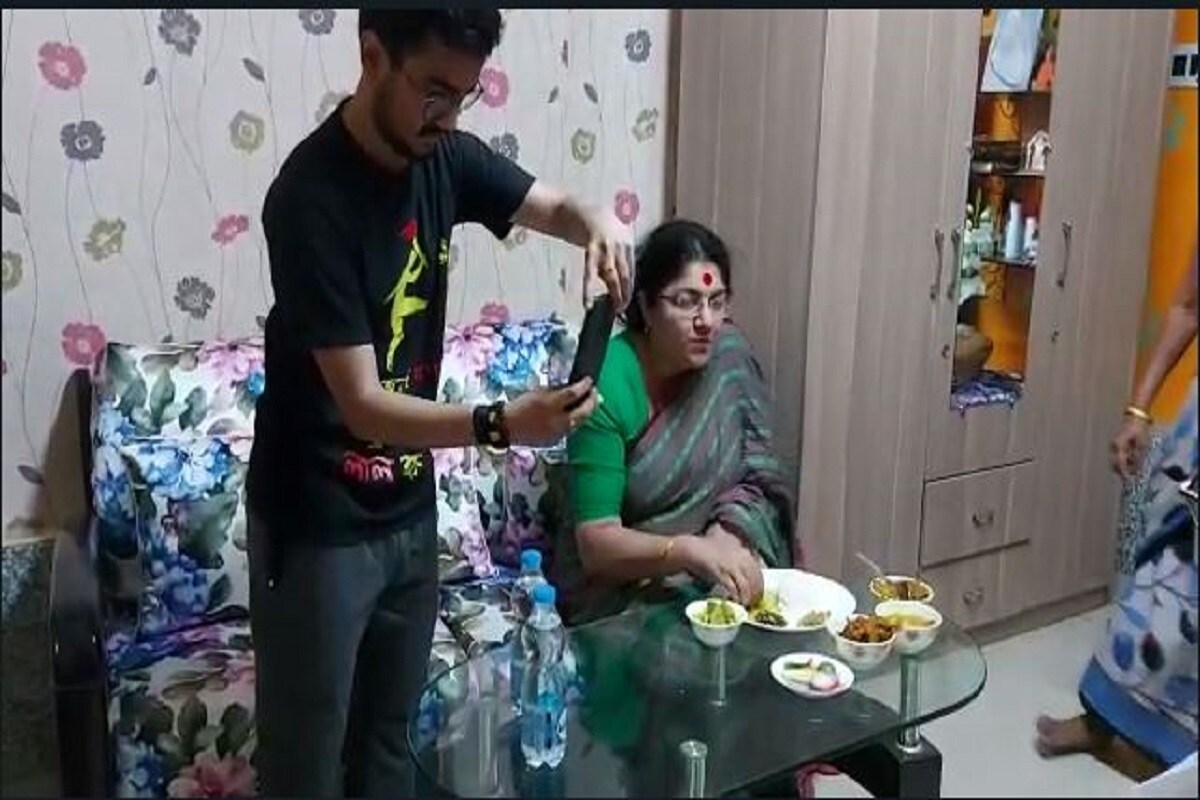 এর পর তিন রকমের মাছের পদ ছিল লকেটের জন্য৷ সেই তালিকায় ছিল পাবদা, ভেটকি এবং পমফ্রেট৷ Info and Photo- Sujit Bhowmik এর পর তিন রকমের মাছের পদ ছিল লকেটের জন্য৷ সেই তালিকায় ছিল পাবদা, ভেটকি এবং পমফ্রেট৷ Info and Photo- Sujit Bhowmik