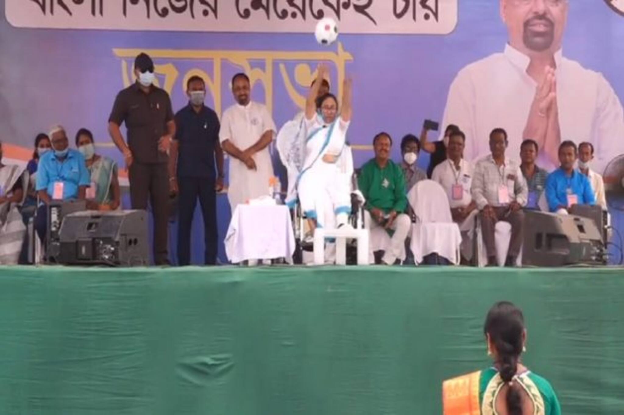 Mamata Banerjee: এবার ফুটবল নিয়েই সভায়, শিশির-শুভেন্দুকে একযোগে গদ্দার বলে আক্রমণ