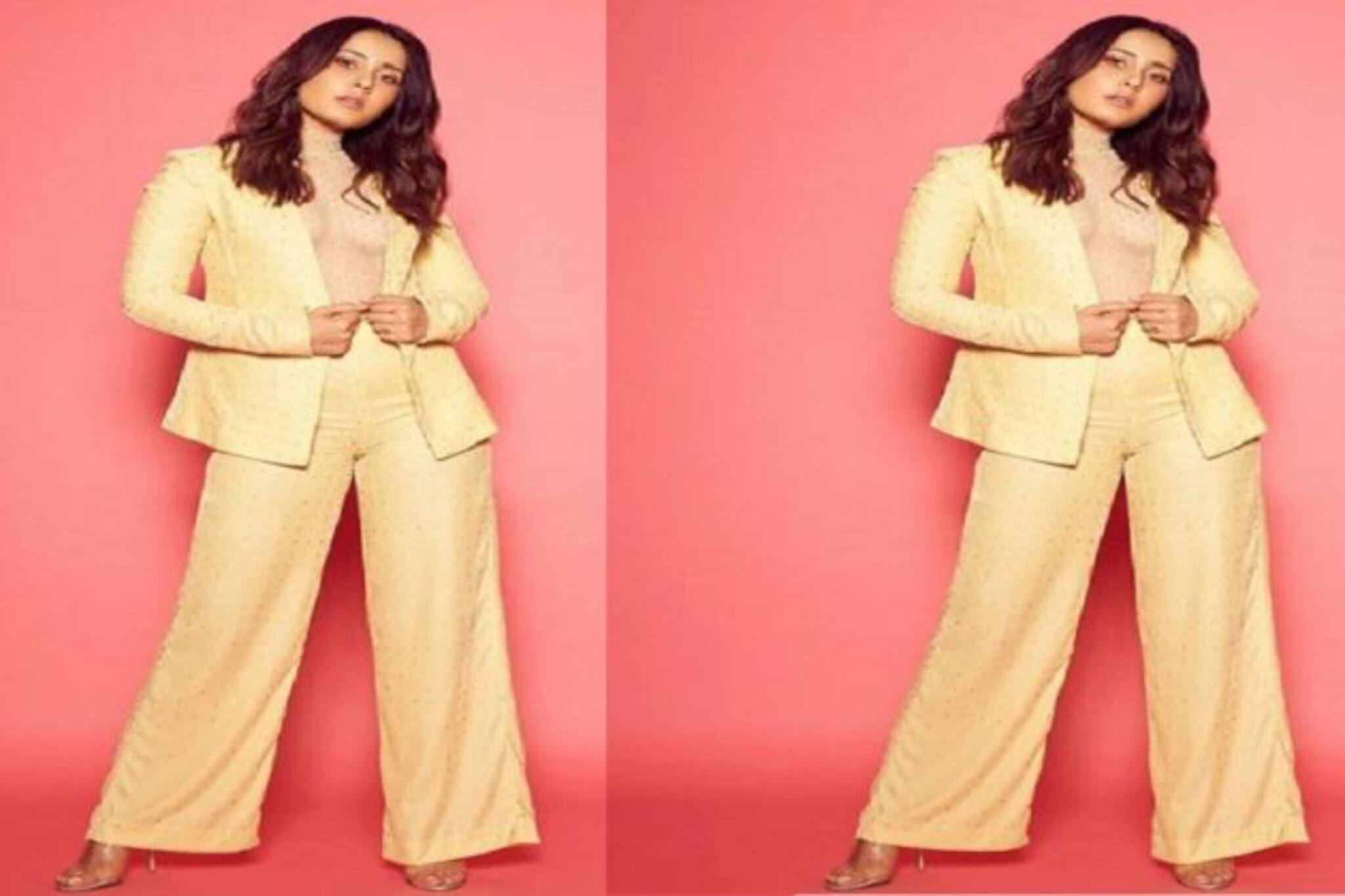 Raashi Khanna: পাতলা পোশাক শরীর দৃশ্যমান, মাঝখানে শুধুই শরীরী মোচড়, রাশি খান্নার হট ছবিতে ক্লিন বোল্ড