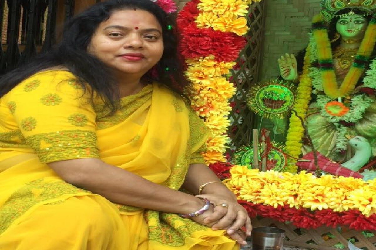 হলফনামায় রত্না জানিয়েছেন, তাঁর নিজের হাতে এই মুহূর্তে ৪,৫৮,২৩২ টাকা রয়েছে৷ তাঁর মোট অস্থাবর সম্পত্তির পরিমাণ ৩,৬২,৮৭,৬২১.৯০ টাকা৷ হলফনামায় রত্না জানিয়েছেন, তাঁর নিজের হাতে এই মুহূর্তে ৪,৫৮,২৩২ টাকা রয়েছে৷ তাঁর মোট অস্থাবর সম্পত্তির পরিমাণ ৩,৬২,৮৭,৬২১.৯০ টাকা৷