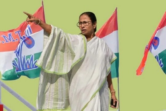 তৃণমূলে শেষমূহূর্তের ঝাড়াইবাছাই চলছে প্রার্থীতালিকা বাছাইয়ের আগে। ছবিতে তৃণমল সুপ্রিমো মমতা বন্দ্যোপাধ্যায়।