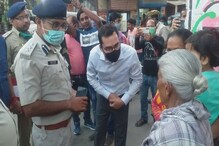 গ্রামের পরে শহরেও শুরু কেন্দ্রীয় বাহিনীর রুটমার্চ, মালদহে রাস্তায় নামলেন জেলাশাসক-পুলিশ সুপার গ্রামের পরে শহরেও শুরু কেন্দ্রীয় বাহিনীর রুটমার্চ, মালদহে রাস্তায় নামলেন জেলাশাসক-পুলিশ সুপার