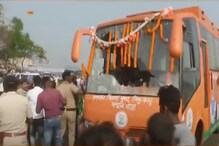 বিজেপির রথে ব্যাপক ভাঙচুর, চালককে মারধরের অভিযোগ, রণক্ষেত্র মানবাজার বিজেপির রথে ব্যাপক ভাঙচুর, চালককে মারধরের অভিযোগ, রণক্ষেত্র মানবাজার