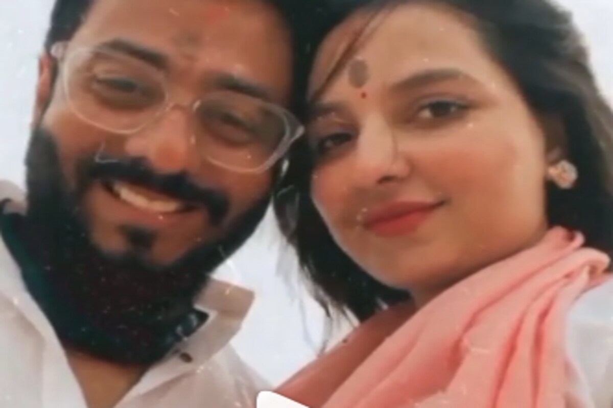 *পুজো দিতে সোমবার সকালেই সবান্ধবে পুরী উড়ে গিয়েছেন পরিচালক রাজ চক্রবর্তী এবং অভিনেত্রী শুভশ্রী গঙ্গোপাধ্যায়। তবে সঙ্গে ইউভান নেই। সম্ভবত ঠাকুমা এবং দিদিদের সঙ্গেই কলকাতায় রয়েছে সে। ছবিঃ ইনস্টাগ্রাম। *পুজো দিতে সোমবার সকালেই সবান্ধবে পুরী উড়ে গিয়েছেন পরিচালক রাজ চক্রবর্তী এবং অভিনেত্রী শুভশ্রী গঙ্গোপাধ্যায়। তবে সঙ্গে ইউভান নেই। সম্ভবত ঠাকুমা এবং দিদিদের সঙ্গেই কলকাতায় রয়েছে সে। ছবিঃ ইনস্টাগ্রাম।