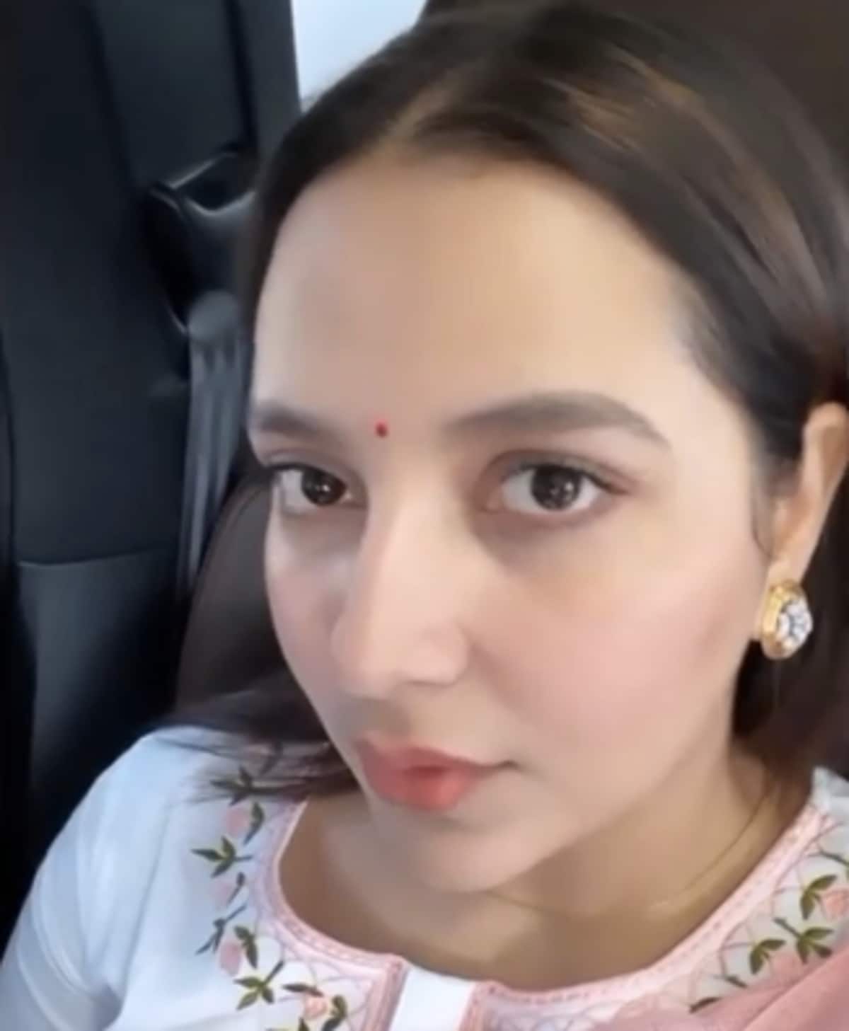 *প্রচারের টাইট শিডিউলের মধ্যেই রাজ-শুভশ্রী উড়ে গেলেন পুরী। সঙ্গে দু-জনের ঘনিষ্ঠ বন্ধুরা। সেলিব্রিটি এই দম্পতির সঙ্গে যাঁদের পার্টি থেকে গেট-টুগেদারে একসঙ্গে দেখা যায়, তাঁদের সকলকেই দেখা গিয়েছে এয়ারপোর্টে। ছবিঃ ইনস্টাগ্রাম। *প্রচারের টাইট শিডিউলের মধ্যেই রাজ-শুভশ্রী উড়ে গেলেন পুরী। সঙ্গে দু-জনের ঘনিষ্ঠ বন্ধুরা। সেলিব্রিটি এই দম্পতির সঙ্গে যাঁদের পার্টি থেকে গেট-টুগেদারে একসঙ্গে দেখা যায়, তাঁদের সকলকেই দেখা গিয়েছে এয়ারপোর্টে। ছবিঃ ইনস্টাগ্রাম।
