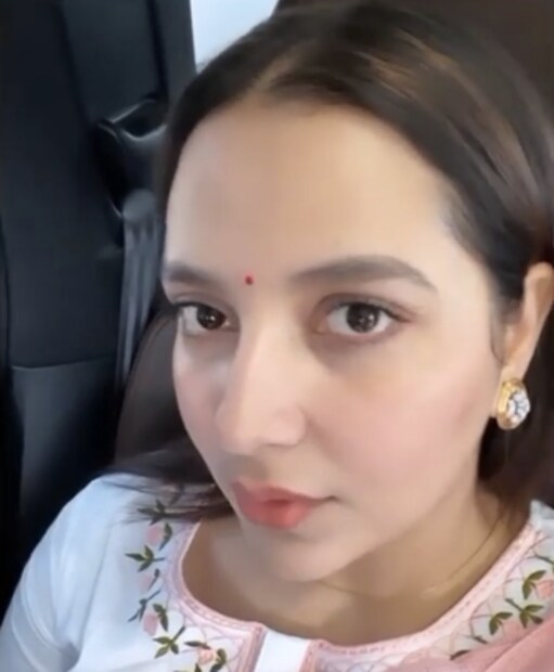 *প্রচারের টাইট শিডিউলের মধ্যেই রাজ-শুভশ্রী উড়ে গেলেন পুরী। সঙ্গে দু-জনের ঘনিষ্ঠ বন্ধুরা। সেলিব্রিটি এই দম্পতির সঙ্গে যাঁদের পার্টি থেকে গেট-টুগেদারে একসঙ্গে দেখা যায়, তাঁদের সকলকেই দেখা গিয়েছে এয়ারপোর্টে। ছবিঃ ইনস্টাগ্রাম। 