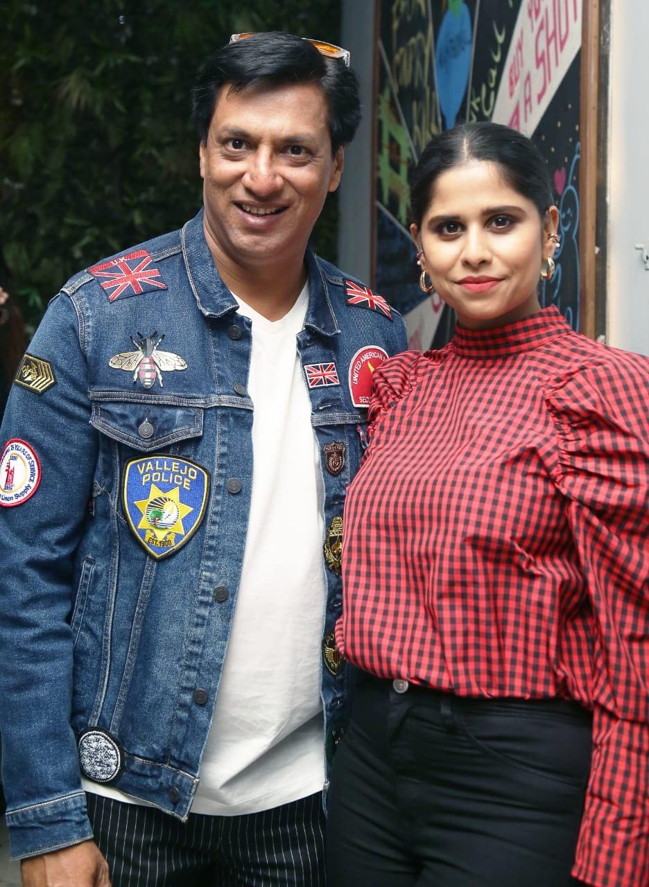 দলবল নিয়ে সেলফি তুললেন। চেঁচিয়ে বললেন ইটস আ wrap! আর সবশেষে সবাইকে নিয়ে একটা ডিনার পার্টি। তবে পুরো পার্টিটাই ছিল একান্ত নিভৃতে। কোভিডের নিয়ম মেনে বেশি লোকসমাগম হয়নি। নিজেদের মধ্যে অল্পসংখ্যক লোকজন নিমন্ত্রিত ছিল সেখানে। (Story & Image: Sharmila Maiti) দলবল নিয়ে সেলফি তুললেন। চেঁচিয়ে বললেন ইটস আ wrap! আর সবশেষে সবাইকে নিয়ে একটা ডিনার পার্টি। তবে পুরো পার্টিটাই ছিল একান্ত নিভৃতে। কোভিডের নিয়ম মেনে বেশি লোকসমাগম হয়নি। নিজেদের মধ্যে অল্পসংখ্যক লোকজন নিমন্ত্রিত ছিল সেখানে। (Story & Image: Sharmila Maiti)