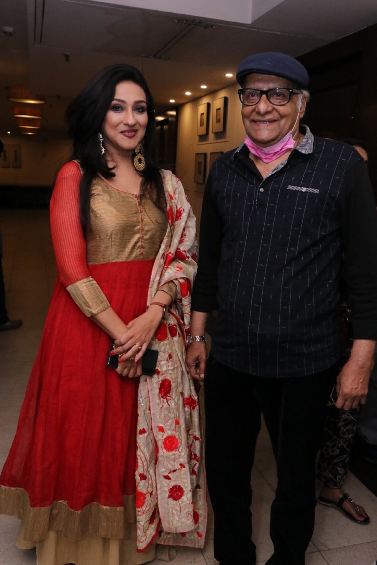 সম্প্রতি সিঙ্গাপুরে উড়ে যাওয়ার আগে তাঁর ছবি 'বিউটিফুল লাইফ' এর স্পেশাল স্ক্রিনিং হয় গেল শহরে।প্রযোজক প্রদীপ চুরিয়াল ছাড়াও এই স্পেশাল স্ক্রিনিং এ হাজির ছিলেন পরিচালক আর.ডি. নাথ, পরাণ বান্দোপাধ্যায়,প্রদীপ্ত সেনগুপ্ত, রিক মিত্র। বাংলাদেশের ডেপুটি হাই কমিশনার তৌফিক হাসানও হাজির ছিলেন ছবি দেখার জন্য। এ ছাড়াও এসেছিলেন সুদেষ্ণা রায়, অনুমিতা দাসগুপ্ত, রেশমি মিত্র রাতোশ্রী দ্ত্ত। সম্প্রতি সিঙ্গাপুরে উড়ে যাওয়ার আগে তাঁর ছবি 'বিউটিফুল লাইফ' এর স্পেশাল স্ক্রিনিং হয় গেল শহরে।প্রযোজক প্রদীপ চুরিয়াল ছাড়াও এই স্পেশাল স্ক্রিনিং এ হাজির ছিলেন পরিচালক আর.ডি. নাথ, পরাণ বান্দোপাধ্যায়,প্রদীপ্ত সেনগুপ্ত, রিক মিত্র। বাংলাদেশের ডেপুটি হাই কমিশনার তৌফিক হাসানও হাজির ছিলেন ছবি দেখার জন্য। এ ছাড়াও এসেছিলেন সুদেষ্ণা রায়, অনুমিতা দাসগুপ্ত, রেশমি মিত্র রাতোশ্রী দ্ত্ত।