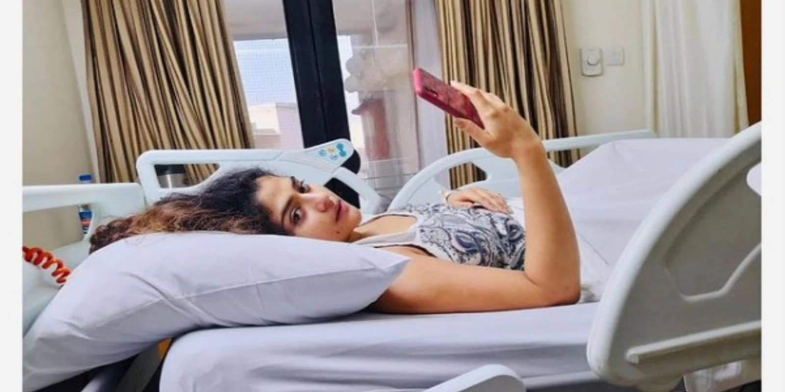 *কিন্তু তাতেও তাঁর মুখের হাসি ম্লান হয়নি। বরং চুল কাটার পরে তাঁর হাসি মুখ নিয়ে ফের সোশ্যাল মিডিয়ায় ফিরেছেন তিনি। ছবিঃ ইনস্টাগ্রাম। *কিন্তু তাতেও তাঁর মুখের হাসি ম্লান হয়নি। বরং চুল কাটার পরে তাঁর হাসি মুখ নিয়ে ফের সোশ্যাল মিডিয়ায় ফিরেছেন তিনি। ছবিঃ ইনস্টাগ্রাম।