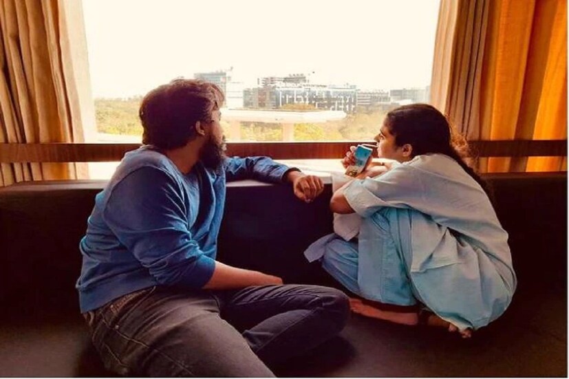 *৮ মার্চ নারী দিবসের দিনে ঐন্দ্রিলার লড়াই শুরু হয়। কেমোথেরাপির প্রথম ডোজ নেওয়ার পরে ওই দিন থেকে তিনি শ্যুট শুরু করেন সান বাংলায় ‘জিয়ন কাঠি’র। তখনই সাক্ষাৎকারে বলেছিলেন, ‘‘কেমো নিয়ে আগের থেকে ভাল আছি। আর থেমে থাকতে রাজি নই।’’ছবিঃ ইনস্টাগ্রাম।