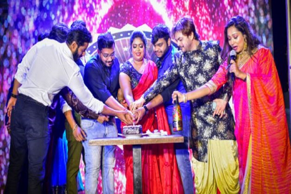 তিন বছরে পা দিল WOW EXCELLENCE AWARD. সমাজের বিভিন্ন পেশার মানুষকে সম্মান জানিয়ে অনুষ্ঠিত হয় এই বিশেষ অনুষ্ঠান৷ তিন বছরে পা দিল WOW EXCELLENCE AWARD. সমাজের বিভিন্ন পেশার মানুষকে সম্মান জানিয়ে অনুষ্ঠিত হয় এই বিশেষ অনুষ্ঠান৷