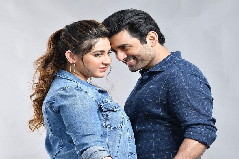 *চারিদিকে রাজনীতির পালাবদল দেখে দিন কয়েক আগে সোশ্যাল মিডিয়ায় অভিনেতা অঙ্কুশ হাজরা জানিয়েছিলেন, হলির আগে নিজের গায়ে রঙ লাগাবেন। সম্ভবত, আজই লাগতে চলেছে সেই রঙ। 