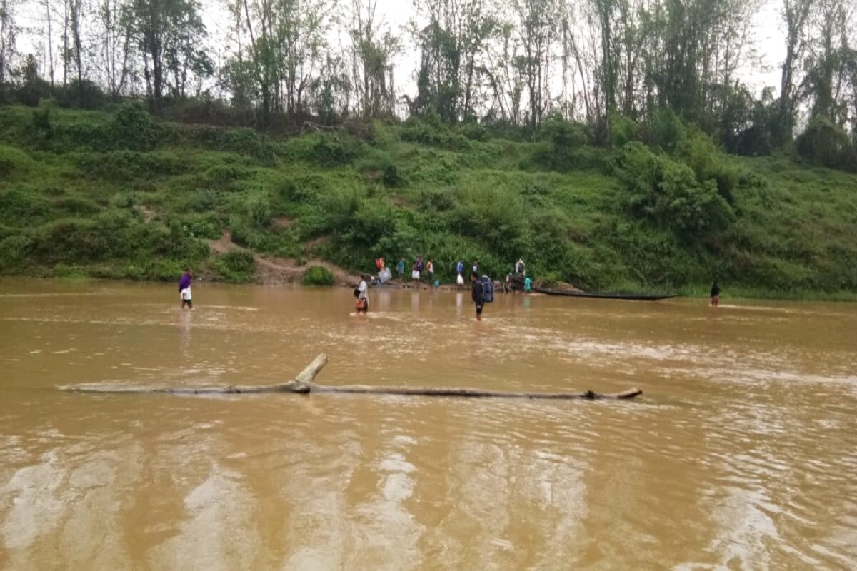 কংগ্রেস ও বিজেপি-দুই রাজনৈতিক দলের নির্বাচনী প্রতিশ্রুতির মধ্যেই তিন দফায় সে রাজ্যে ভোট অনুষ্ঠিত হবে। যার প্রথম দফায় শনিবার সকাল ৮টা-বিকেল ৫টা পর্যন্ত অসমের ৪৭টি বিধানসভায় চলেছিল ভোট গ্রহণ। মোট ২৬৪ জন প্রার্থীর ভাগ্য ব্যালট বন্দি হয়। যাঁদের মধ্যে উল্লেখযোগ্য মুখ ছিলেন অসমের মুখ্যমন্ত্রী সর্বানন্দ সোনওয়াল এবং প্রদেশ কংগ্রেস সভাপতি রিপুন বোরা। কংগ্রেস ও বিজেপি-দুই রাজনৈতিক দলের নির্বাচনী প্রতিশ্রুতির মধ্যেই তিন দফায় সে রাজ্যে ভোট অনুষ্ঠিত হবে। যার প্রথম দফায় শনিবার সকাল ৮টা-বিকেল ৫টা পর্যন্ত অসমের ৪৭টি বিধানসভায় চলেছিল ভোট গ্রহণ। মোট ২৬৪ জন প্রার্থীর ভাগ্য ব্যালট বন্দি হয়। যাঁদের মধ্যে উল্লেখযোগ্য মুখ ছিলেন অসমের মুখ্যমন্ত্রী সর্বানন্দ সোনওয়াল এবং প্রদেশ কংগ্রেস সভাপতি রিপুন বোরা।