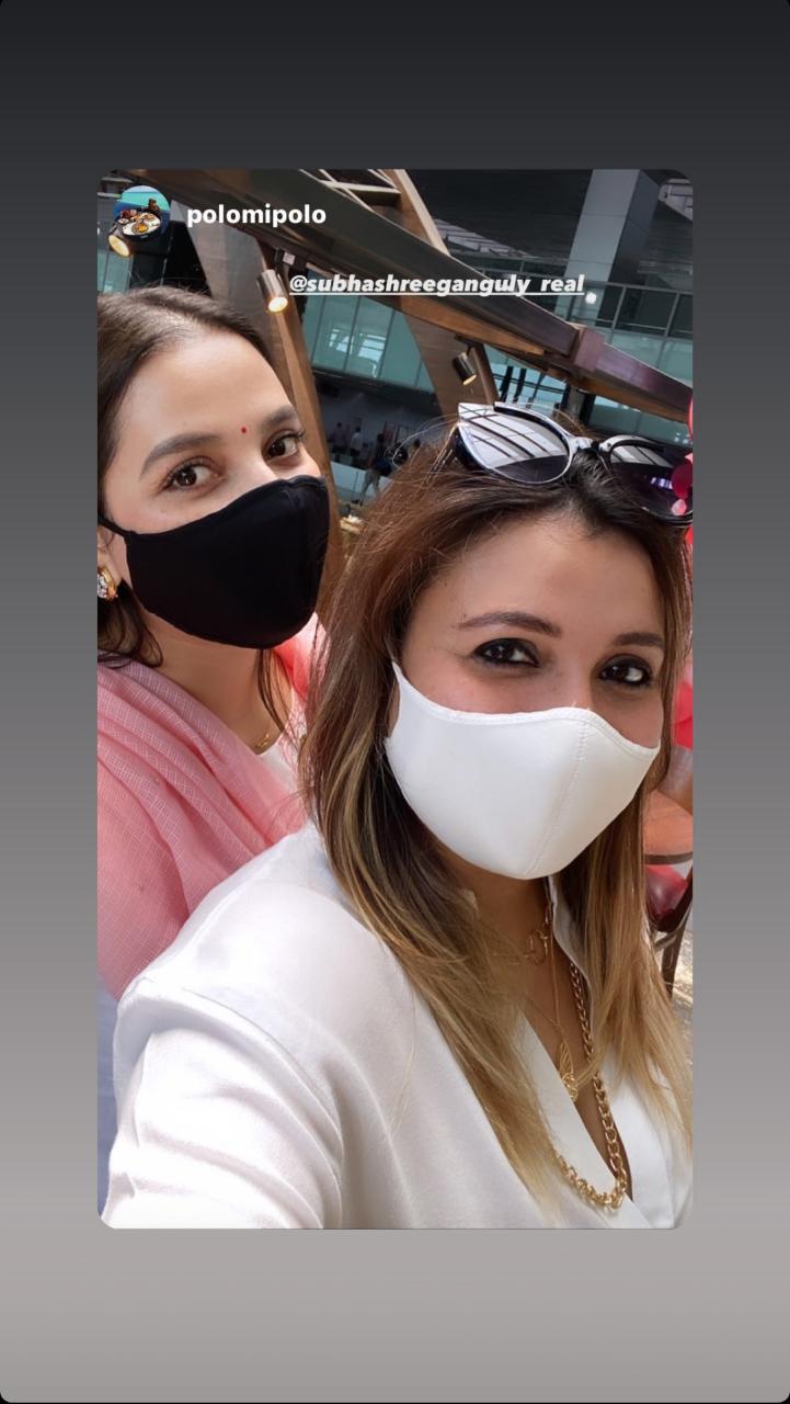 *প্রচারের টাইট শিডিউলের মধ্যেই রাজ-শুভশ্রী উড়ে গেলেন পুরী। সঙ্গে দু-জনের ঘনিষ্ঠ বন্ধুরা। সেলিব্রিটি এই দম্পতির সঙ্গে যাঁদের পার্টি থেকে গেট-টুগেদারে একসঙ্গে দেখা যায়, তাঁদের সকলকেই দেখা গিয়েছে এয়ারপোর্টে। ছবিঃ ইনস্টাগ্রাম। *প্রচারের টাইট শিডিউলের মধ্যেই রাজ-শুভশ্রী উড়ে গেলেন পুরী। সঙ্গে দু-জনের ঘনিষ্ঠ বন্ধুরা। সেলিব্রিটি এই দম্পতির সঙ্গে যাঁদের পার্টি থেকে গেট-টুগেদারে একসঙ্গে দেখা যায়, তাঁদের সকলকেই দেখা গিয়েছে এয়ারপোর্টে। ছবিঃ ইনস্টাগ্রাম।