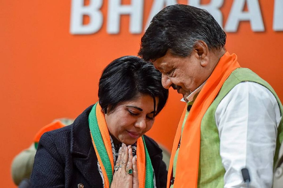 ছিলেন জাঁদরেল আইপিএস অফিসার। বর্তমানে অবশ্য বিজেপি নেত্রী, তথা প্রার্থীও। একসময় মমতা বন্দ্যোপাধ্যায়কে জঙ্গমহলের মা বলে ডাকা ভারতী ঘোষ এবার তৃণমূলকে হারাতে বদ্ধপরিকর। ভোটের মাঠেই লড়তে চান তিনি। তবে, প্রার্থী হিসেবে তিনি যে হলফনামা জমা দিয়েছেন, তাতে তাঁর সম্পত্তির পরিমাণ দেখে চক্ষু চড়কগাছ অনেকেরই।পশ্চিম মেদিনীপুরের ডেবরার বিজেপি প্রার্থী ভারতী নিজের ও তাঁর স্বামীর সম্পত্তির যে হিসেব জমা দিয়েছেন, তাতে স্থাবর-অস্থাবর মিলিয়ে ১০ কোটি ৯ লক্ষ ৯২ হাজার ৮৩১ টাকার অধিকারীনি ভারতী। ছিলেন জাঁদরেল আইপিএস অফিসার। বর্তমানে অবশ্য বিজেপি নেত্রী, তথা প্রার্থীও। একসময় মমতা বন্দ্যোপাধ্যায়কে জঙ্গমহলের মা বলে ডাকা ভারতী ঘোষ এবার তৃণমূলকে হারাতে বদ্ধপরিকর। ভোটের মাঠেই লড়তে চান তিনি। তবে, প্রার্থী হিসেবে তিনি যে হলফনামা জমা দিয়েছেন, তাতে তাঁর সম্পত্তির পরিমাণ দেখে চক্ষু চড়কগাছ অনেকেরই।পশ্চিম মেদিনীপুরের ডেবরার বিজেপি প্রার্থী ভারতী নিজের ও তাঁর স্বামীর সম্পত্তির যে হিসেব জমা দিয়েছেন, তাতে স্থাবর-অস্থাবর মিলিয়ে ১০ কোটি ৯ লক্ষ ৯২ হাজার ৮৩১ টাকার অধিকারীনি ভারতী।