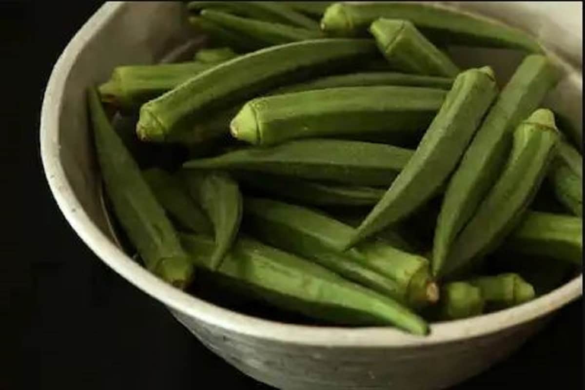 গরমে সবুজ সব্জি (Green Vegetables) খাওয়া শরীরের জন্য খুবই উপকারি৷ বহু মানুষই আছেন যাঁরা ভিন্ডি খাওয়া খুবই পছন্দ করেন৷ কিন্তু জানেন কি ভিন্ডি প্রচুর গুণে ঠাসা৷ এতে ভিটামিন, মিনারেলের মতো একাধিক গুণে সমৃদ্ধ৷ এতে প্রচু পরিমাণে ফাইবারও থাকে৷ ভিন্ডি খেলে রোগ প্রতিরোধ ক্ষমতা সুগঠিত হয়৷ Photo- Representative গরমে সবুজ সব্জি (Green Vegetables) খাওয়া শরীরের জন্য খুবই উপকারি৷ বহু মানুষই আছেন যাঁরা ভিন্ডি খাওয়া খুবই পছন্দ করেন৷ কিন্তু জানেন কি ভিন্ডি প্রচুর গুণে ঠাসা৷ এতে ভিটামিন, মিনারেলের মতো একাধিক গুণে সমৃদ্ধ৷ এতে প্রচু পরিমাণে ফাইবারও থাকে৷ ভিন্ডি খেলে রোগ প্রতিরোধ ক্ষমতা সুগঠিত হয়৷ Photo- Representative