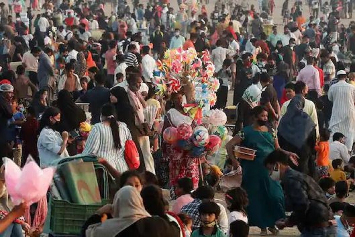 •দেশে করোনাভাইরাসের (corona) দ্বিতীয় ঢউ নিয়ে আশঙ্কা তৈরি হচ্ছে৷ প্রতিদিনই লাফিয়ে লাফিয়ে বাড়ছে পরিসংখ্যান৷ প্রতিদিন নতুন রোগীর রেকর্ড সংখ্যা বাড়ছে। করোনার সক্রিয় রোগীর সংখ্যা এখন সারা দেশে ৪০ লক্ষ ছাড়িয়েছে। শুধু তাই নয়, সক্রিয় রোগীদের সংখ্যা মাত্র ৫ দিনের মধ্যে তিন লাখ থেকে বেড়ে চার লাখ হয়েছে। যা রেকর্ড। •দেশে করোনাভাইরাসের (corona) দ্বিতীয় ঢউ নিয়ে আশঙ্কা তৈরি হচ্ছে৷ প্রতিদিনই লাফিয়ে লাফিয়ে বাড়ছে পরিসংখ্যান৷ প্রতিদিন নতুন রোগীর রেকর্ড সংখ্যা বাড়ছে। করোনার সক্রিয় রোগীর সংখ্যা এখন সারা দেশে ৪০ লক্ষ ছাড়িয়েছে। শুধু তাই নয়, সক্রিয় রোগীদের সংখ্যা মাত্র ৫ দিনের মধ্যে তিন লাখ থেকে বেড়ে চার লাখ হয়েছে। যা রেকর্ড।
