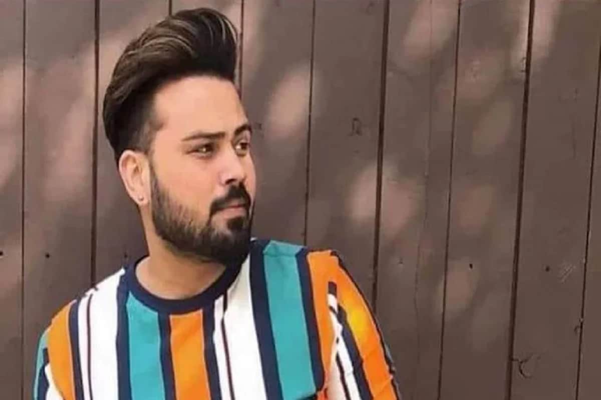 *প্রত্যক্ষদর্শীদের একাংশ পুলিশকে জানিয়েছে, দিলজানের গাড়ির গতি অত্যন্ত বেশি ছিল দুর্ঘটনার সময়। ফলে সামনে ট্রাক চলে এলেও, গাড়ির গতি নিয়ন্ত্রণ করতে পারেননি। তার ফলে গাড়িটি ডিভাইডারে ধাক্কা মেরে উল্টে যায়। তখনই মৃত্যু হয় দিলজানের। ছবিঃ সংগৃহীত। *প্রত্যক্ষদর্শীদের একাংশ পুলিশকে জানিয়েছে, দিলজানের গাড়ির গতি অত্যন্ত বেশি ছিল দুর্ঘটনার সময়। ফলে সামনে ট্রাক চলে এলেও, গাড়ির গতি নিয়ন্ত্রণ করতে পারেননি। তার ফলে গাড়িটি ডিভাইডারে ধাক্কা মেরে উল্টে যায়। তখনই মৃত্যু হয় দিলজানের। ছবিঃ সংগৃহীত।