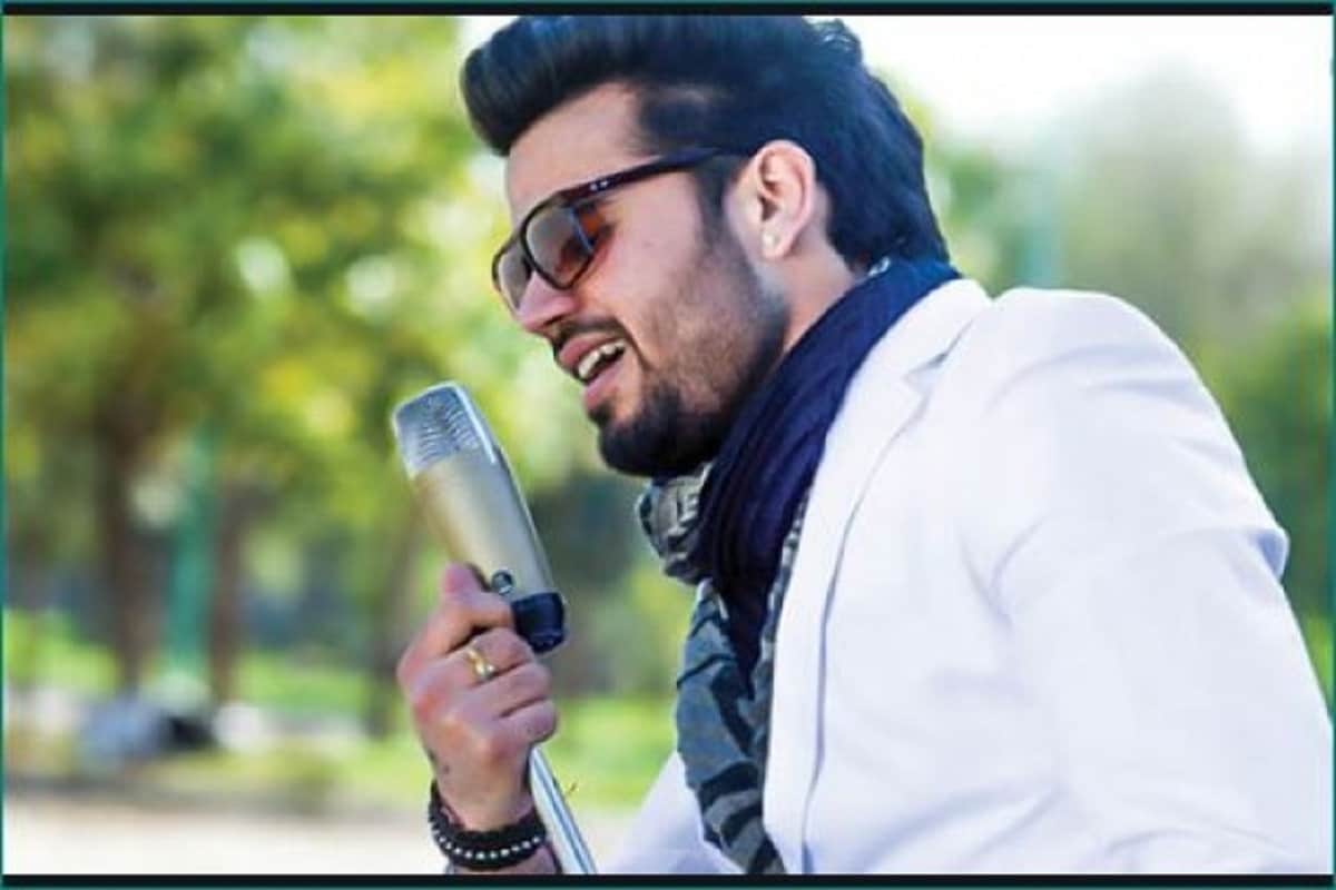*দিলজান বিবাহিত। তাঁর স্ত্রী এবং এক সন্তান রয়েছে। তবে তাঁরা কেউই দেশে নেই, রয়েছেন সুদুর কানাডায়। তবে দিলজানের গাড়ি দুর্ঘটনা নিয়ে ভিন্ন অভিযোগও রয়েছে। ছবিঃ সংগৃহীত। *দিলজান বিবাহিত। তাঁর স্ত্রী এবং এক সন্তান রয়েছে। তবে তাঁরা কেউই দেশে নেই, রয়েছেন সুদুর কানাডায়। তবে দিলজানের গাড়ি দুর্ঘটনা নিয়ে ভিন্ন অভিযোগও রয়েছে। ছবিঃ সংগৃহীত।