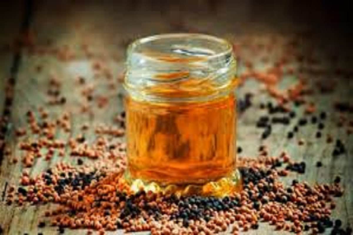 সর্ষের তেলে কিলোতে ২ টাকা কম হওয়ার সম্ভাবনা সৃষ্টি হয়েছে ৷ রিফাইন তেল ২,১২৫ , পাম তেল ২,০৫০ টাকা কমে হয়েছে ৷ এর আগে পামতেলের দাম ১৫ টাকা বেড়ে এক টিনের দাম ২,১৩০-২,১৪০ টাকা হয়েছে ৷ প্রতীকী ছবি ৷ সর্ষের তেলে কিলোতে ২ টাকা কম হওয়ার সম্ভাবনা সৃষ্টি হয়েছে ৷ রিফাইন তেল ২,১২৫ , পাম তেল ২,০৫০ টাকা কমে হয়েছে ৷ এর আগে পামতেলের দাম ১৫ টাকা বেড়ে এক টিনের দাম ২,১৩০-২,১৪০ টাকা হয়েছে ৷ প্রতীকী ছবি ৷