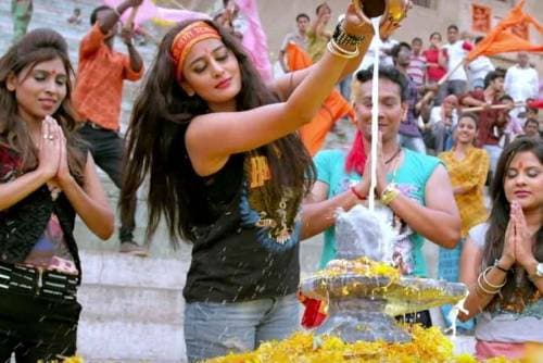 • শিবের মাথায় জল ঢালার সময় স্টিল বা লোহার পাত্র নয়, তামা বা পিতলের পাত্র ব্যবহার করুন। Photo Source: Collected • শিবের মাথায় জল ঢালার সময় স্টিল বা লোহার পাত্র নয়, তামা বা পিতলের পাত্র ব্যবহার করুন। Photo Source: Collected