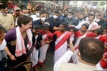 অসমে চা-বাগানের কর্মীদের সঙ্গে ঝুমুর নাচে প্রিয়াঙ্কা, ভাইরাল ভিডিও