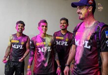 IPL 2021: মুম্বাইয়ের হোটেলেই রঙের উৎসবে মাতলেন নাইটরা IPL 2021: মুম্বাইয়ের হোটেলেই রঙের উৎসবে মাতলেন নাইটরা