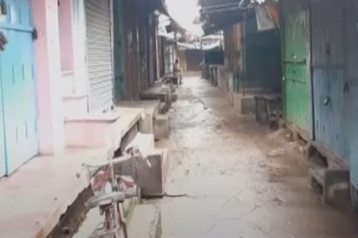 •বাড়ছে করোনা সংক্রমণ, পুনেতে আংশিক লকডাউনের ঘোষণা করা হল৷ এমনই সূত্রের খবর৷ পুনেতে ৩১ মার্চ পর্যন্ত বন্ধ থাকতে চলেছে স্কুল-কলেজও৷ কার্ফু জারি হতে চলেছে রাত ১১ থেকে সকাল ৬ পর্যন্ত৷ হোটেল, রেস্তোরাঁ এবং বারও রাত ১০-র মধ্যে বন্ধ করতে এবং তাতে ৫০ শতাংশ মানুষ ঢুকতে পারবেন৷ এমনই নির্দেশ দেওয়া হয়েছে৷ ১০ থেকে রাত ১১ পর্যন্ত হোম ডেলিভারির সুবিধা মিলবে৷ অন্যদিকে মল, বাজার ও সিনেমা হল রাত ১০-র মধ্যে বন্ধ করতে হবে৷ •বাড়ছে করোনা সংক্রমণ, পুনেতে আংশিক লকডাউনের ঘোষণা করা হল৷ এমনই সূত্রের খবর৷ পুনেতে ৩১ মার্চ পর্যন্ত বন্ধ থাকতে চলেছে স্কুল-কলেজও৷ কার্ফু জারি হতে চলেছে রাত ১১ থেকে সকাল ৬ পর্যন্ত৷ হোটেল, রেস্তোরাঁ এবং বারও রাত ১০-র মধ্যে বন্ধ করতে এবং তাতে ৫০ শতাংশ মানুষ ঢুকতে পারবেন৷ এমনই নির্দেশ দেওয়া হয়েছে৷ ১০ থেকে রাত ১১ পর্যন্ত হোম ডেলিভারির সুবিধা মিলবে৷ অন্যদিকে মল, বাজার ও সিনেমা হল রাত ১০-র মধ্যে বন্ধ করতে হবে৷