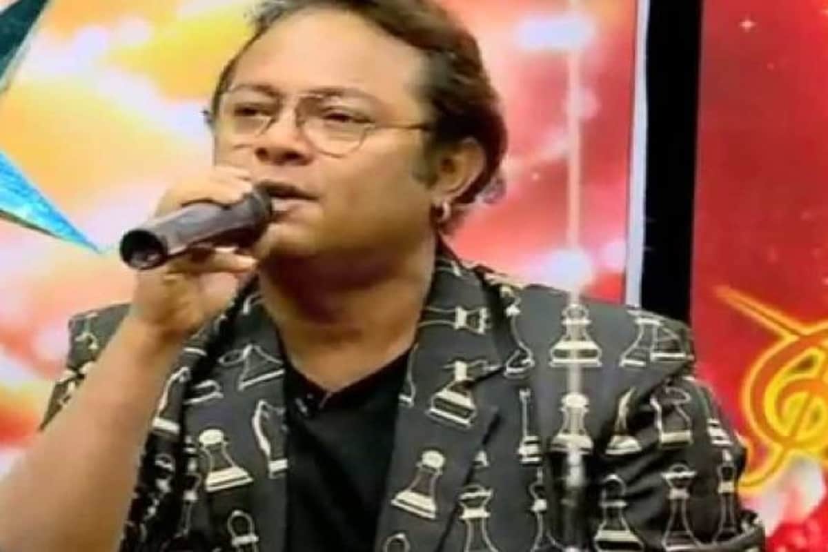 অংশগ্রহণ করছেন বিভিন্ন বাদ্যযন্ত্র বিক্রেতারা যেমন পার্ক স্ট্রিটের বাঁশি বিক্রেতা মোহাম্মদ ইব্রান, মিউজিক্যাল স্যান্ডউইচ খ্যাত নীলাঞ্জন সাহা, কৃষ্ণেন্দু-সৌরজ্যোতি এর থার্ড স্টেজ , জাতীয় পুরস্কার প্রাপ্ত পটচিত্র শিল্পী কল্পনা চিত্রকর সাথে নূরউদ্দীন চিত্রকর, সুবোল দাস বৈরাগ্য এবং তাঁর বহুরূপীর দল গাইবেন গাজন, অন্নপূর্ণার গান, টার্ন ইট গ্রীনের পক্ষ থেকে স্যাফায়ার এর পরিবেশনায় থাকছে পরিবেশ সম্পর্কে সচেতনতার বার্তা,গাইবেন সিধু, রবীন্দ্রসঙ্গীতের কোলাজ পরিবেশন করবেন চন্দ্রিমা ভট্টাচার্য,থাকছে ব্যান্ড পার্টির যন্ত্রসংগীত শিল্পী সহ আরো অনেকে। (Reporter-Sreeparna Dasgupta) অংশগ্রহণ করছেন বিভিন্ন বাদ্যযন্ত্র বিক্রেতারা যেমন পার্ক স্ট্রিটের বাঁশি বিক্রেতা মোহাম্মদ ইব্রান, মিউজিক্যাল স্যান্ডউইচ খ্যাত নীলাঞ্জন সাহা, কৃষ্ণেন্দু-সৌরজ্যোতি এর থার্ড স্টেজ , জাতীয় পুরস্কার প্রাপ্ত পটচিত্র শিল্পী কল্পনা চিত্রকর সাথে নূরউদ্দীন চিত্রকর, সুবোল দাস বৈরাগ্য এবং তাঁর বহুরূপীর দল গাইবেন গাজন, অন্নপূর্ণার গান, টার্ন ইট গ্রীনের পক্ষ থেকে স্যাফায়ার এর পরিবেশনায় থাকছে পরিবেশ সম্পর্কে সচেতনতার বার্তা,গাইবেন সিধু, রবীন্দ্রসঙ্গীতের কোলাজ পরিবেশন করবেন চন্দ্রিমা ভট্টাচার্য,থাকছে ব্যান্ড পার্টির যন্ত্রসংগীত শিল্পী সহ আরো অনেকে। (Reporter-Sreeparna Dasgupta)