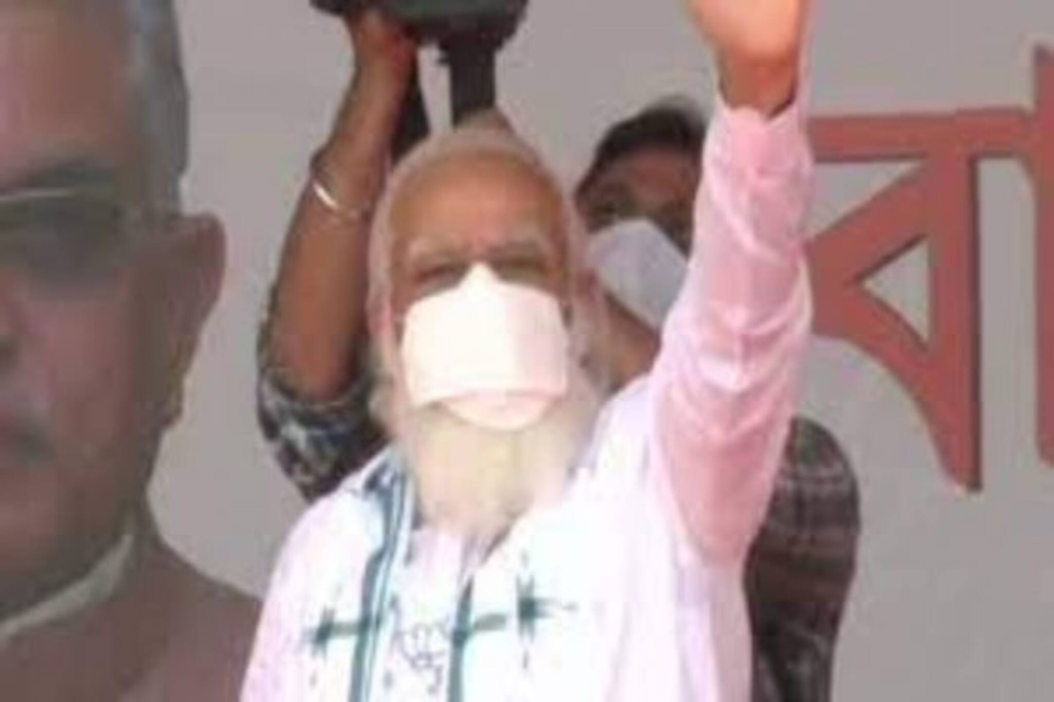 "উন্নয়ন 'ডাউন' হয়ে গিয়েছে বাংলায়" হোয়াটস্যাপ-এর প্রসঙ্গ তুলে দিদিকে বিঁধলেন মোদি