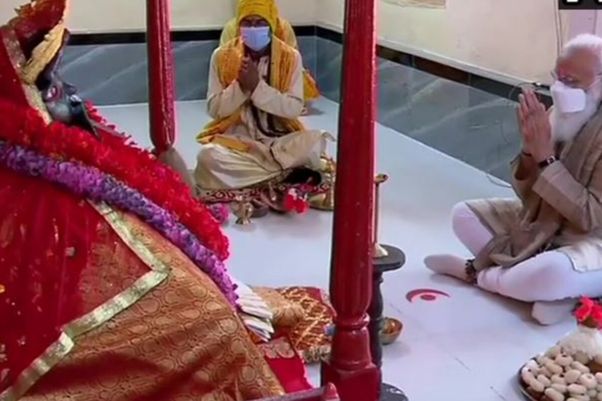 দুদিনের বাংলাদেশ সফরে কিছুই বাদ দিচ্ছেন না নরেন্দ্র মোদি। ওপার বাংলার প্রধানমন্ত্রী শেখ হাসিনার সঙ্গে দ্বিপাক্ষিক বৈঠক থেকে শুরু মতুয়া মন জয়ে ওরাকান্দি যাত্রা, বাদ রাখছেন না কিছুই। দুদিনের বাংলাদেশ সফরে কিছুই বাদ দিচ্ছেন না নরেন্দ্র মোদি। ওপার বাংলার প্রধানমন্ত্রী শেখ হাসিনার সঙ্গে দ্বিপাক্ষিক বৈঠক থেকে শুরু মতুয়া মন জয়ে ওরাকান্দি যাত্রা, বাদ রাখছেন না কিছুই।