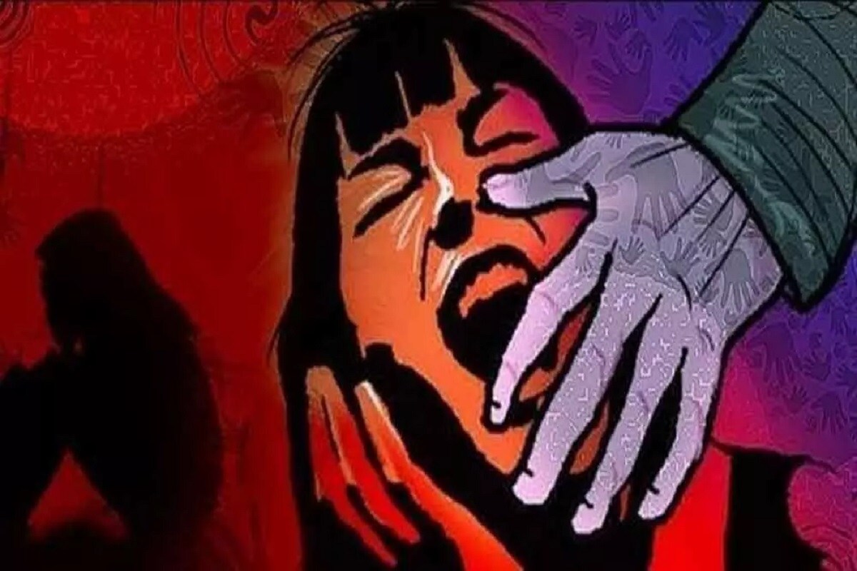 *ধৃত হেনস্থাকারী অই ব্যক্তির নাম রাজেশ কুমার। উত্তরপ্রদেশের ওম্যান পাওয়ার লাইন ১০৯০ নম্বরে ফোন করে একাধিক মহিলা, কিশোরী, যুবতী ফোন করে অভিযোগ জানানোর পরে রাজেশকে চিহ্নিত করে পুলিশ। তারপরেই তাকে গ্রেফতার করা হয়। প্রতীকী ছবি। *ধৃত হেনস্থাকারী অই ব্যক্তির নাম রাজেশ কুমার। উত্তরপ্রদেশের ওম্যান পাওয়ার লাইন ১০৯০ নম্বরে ফোন করে একাধিক মহিলা, কিশোরী, যুবতী ফোন করে অভিযোগ জানানোর পরে রাজেশকে চিহ্নিত করে পুলিশ। তারপরেই তাকে গ্রেফতার করা হয়। প্রতীকী ছবি।