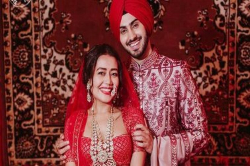 বলিউডের তারকা গায়িকা নেহা কক্করও গত ২৪ অক্টোবর, ২০২০-তে জাঁকজমকপূর্ণ ভাবে বিয়ে করেছেন। তাঁর স্বামী পঞ্জাবি গায়ক রোহনপ্রীত সিং। ইতিমধ্যেই তাঁরা প্রি-হোলির সেলিব্রেশন শুরু করে দিয়েছেন। 