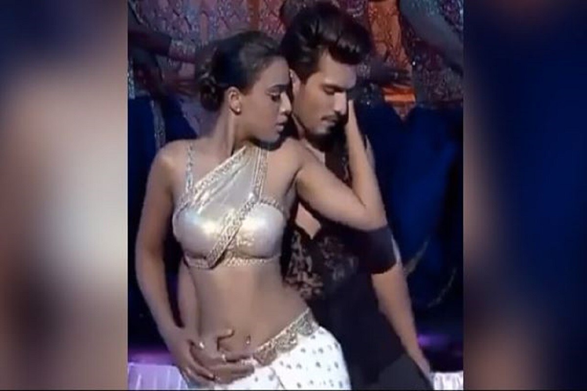 টিভি অভিনেত্রী নিয়া শর্মা (Nia Sharma) নিজের বোল্ড অবতারের জন্য খবরে আসেন৷ নিয়া সোশ্যাল মিডিয়ায় অ্যাকাউন্টে নিজের গ্ল্যামারাস ছবি দিয়ে মন জয় করে নেন৷ নিয়া শর্মা -র শো জামাই রাজা ২.০ (Jamai Raja 2.0) ওয়েব সিরিজ লঞ্চ হয়েছে৷ এই শো -তে বিভিন্ন সিনে বিকনিতে নজর কেড়েছেন৷ নিয়া নিজের বিকিনি লুকে (Bikini Look) ছবি শেয়ার করেছেন৷ এই শ্যুটের পর নিয়া এক চাঞ্চল্যকর তথ্য নিজের মুখে স্বীকার করে নিয়েছেন৷ Photo- File টিভি অভিনেত্রী নিয়া শর্মা (Nia Sharma) নিজের বোল্ড অবতারের জন্য খবরে আসেন৷ নিয়া সোশ্যাল মিডিয়ায় অ্যাকাউন্টে নিজের গ্ল্যামারাস ছবি দিয়ে মন জয় করে নেন৷ নিয়া শর্মা -র শো জামাই রাজা ২.০ (Jamai Raja 2.0) ওয়েব সিরিজ লঞ্চ হয়েছে৷ এই শো -তে বিভিন্ন সিনে বিকনিতে নজর কেড়েছেন৷ নিয়া নিজের বিকিনি লুকে (Bikini Look) ছবি শেয়ার করেছেন৷ এই শ্যুটের পর নিয়া এক চাঞ্চল্যকর তথ্য নিজের মুখে স্বীকার করে নিয়েছেন৷ Photo- File