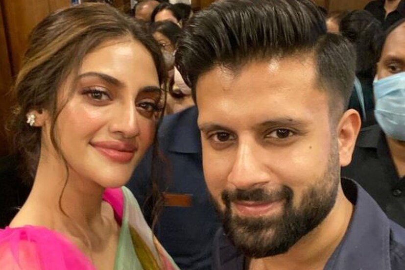 নুসরতের এই পোস্ট ঘিরেই জল্পনা শুরু হয়েছে।২০১৯ এর ১৯ জুন সাত পাকে বাঁধা পড়েছিলেন দুজনে। সেই সময়ে দুজনের বিয়ে ছিল টলিপাড়ার চর্চার বিষয়। রিসেপশনে প্রায় গোটা টলিউডও উপস্থিত ছিল।