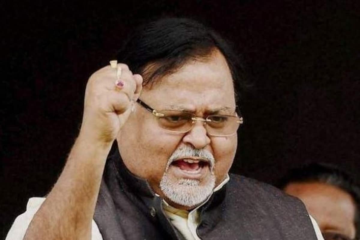 নীল -তৃণার বিয়েতে হাজির হয়েছিলন খোদ মুখ্যমন্ত্রী মমতা বন্দ্যোপাধ্যায়৷ এদিকে তৃণমূলের মহাসচিব পার্থ চট্টোপাধ্যায়ের হাত থেকে পতাকা নেবেন নীল -তৃণা৷ নীল -তৃণার বিয়েতে হাজির হয়েছিলন খোদ মুখ্যমন্ত্রী মমতা বন্দ্যোপাধ্যায়৷ এদিকে তৃণমূলের মহাসচিব পার্থ চট্টোপাধ্যায়ের হাত থেকে পতাকা নেবেন নীল -তৃণা৷